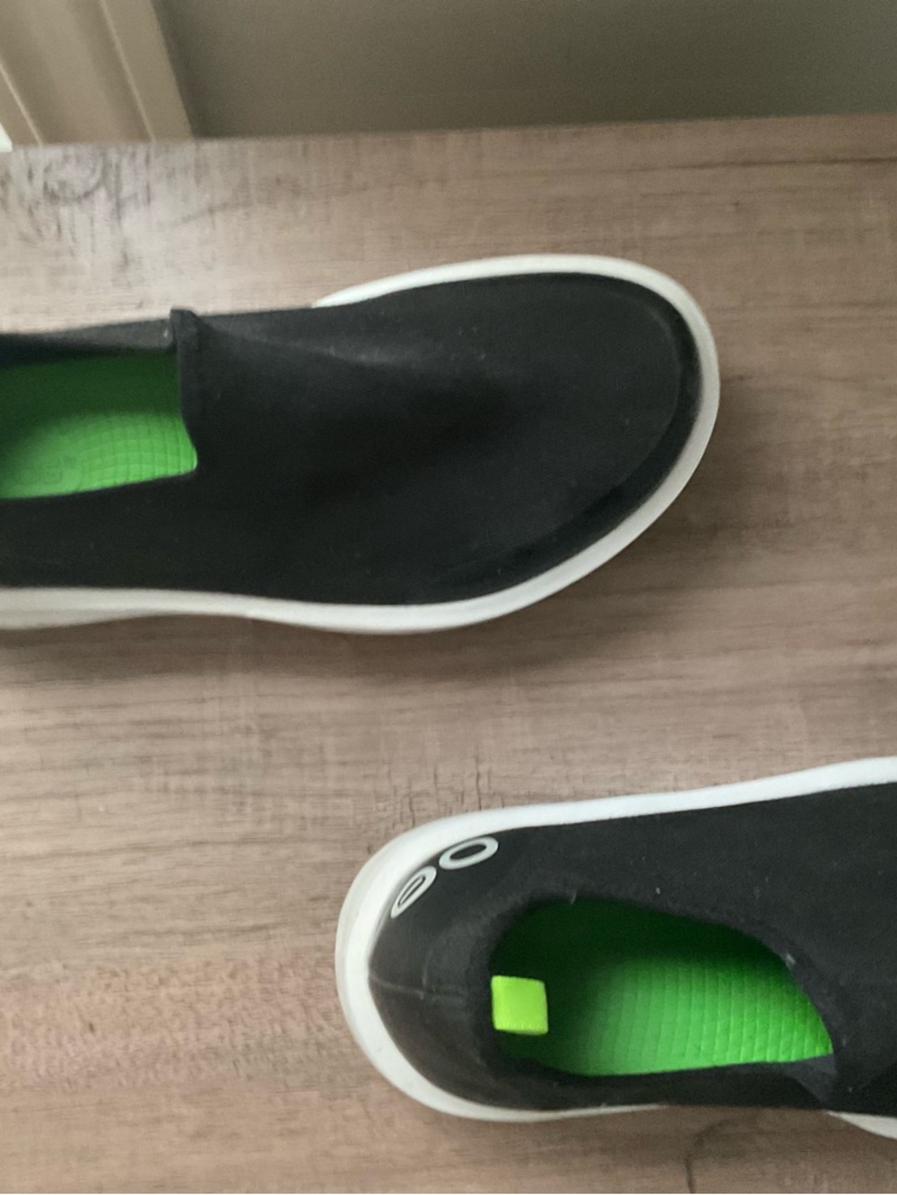 OOFOS OOmg Eezee low Black Slip-On Athletic Shoes.  Gently used SZ 7.5 - Picture 3 of 8